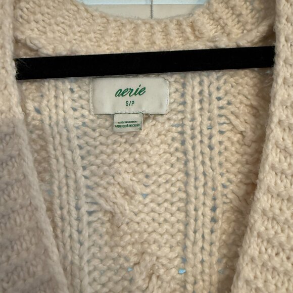 American Eagle Oversized Cable Knit Sweater in Cream (Size: Small) - Picture 2 of 3